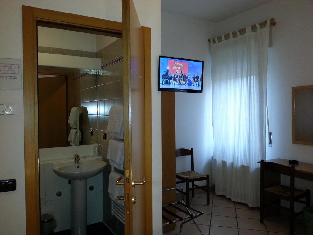 Albergo Pizzeria Sole San Giovanni Lupatoto Habitación foto